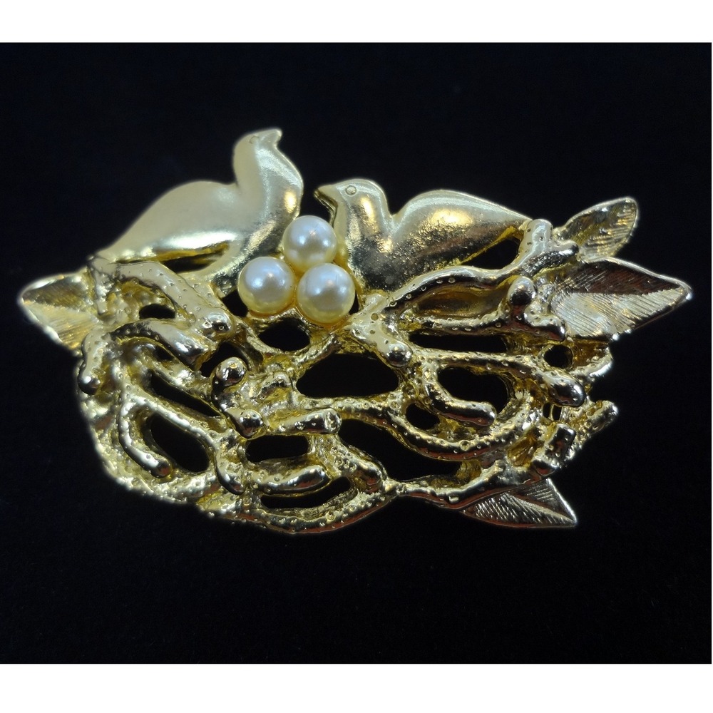Vintage Jaclyn Smith Bird Dove Nest Brooch Gold Excellent Faux Pearl Figural Pin